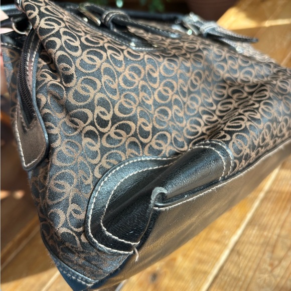 Elegant Black and Brown Handbag - Picture 9 of 9